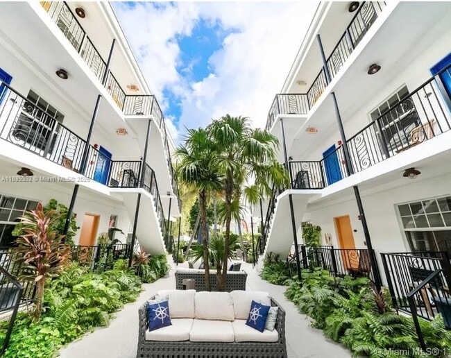 1330 Pennsylvania Ave in Miami Beach, FL - Building Photo - Building Photo