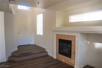 10031 Cranbrook Falls Ct in Las Vegas, NV - Building Photo - Building Photo