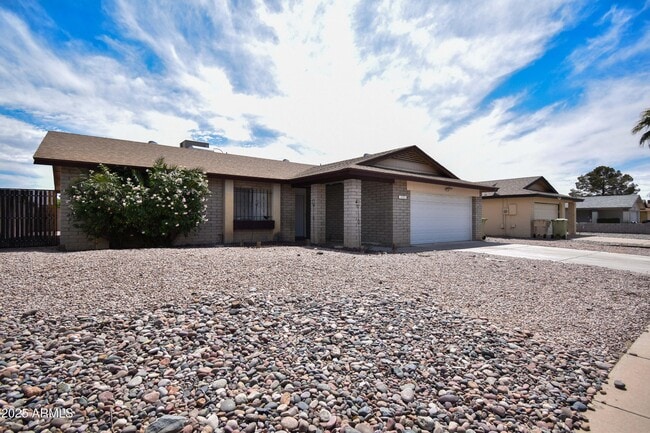 6525 W Mercer Ln in Glendale, AZ - Building Photo - Building Photo