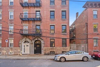 79 Lubec St, Unit #1A in Boston, MA - Foto de edificio - Building Photo