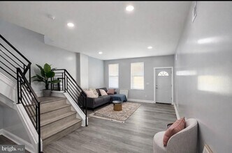 3841 N Sydenham St in Philadelphia, PA - Foto de edificio - Building Photo