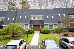 Orchard Gate in Greenville, RI - Foto de edificio - Building Photo