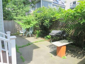 11 Burnside Ave, Unit 1 in Somerville, MA - Building Photo - Building Photo