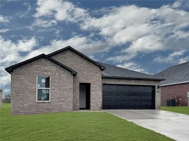 2431 Longfellow Dr in Centerton, AR - Building Photo