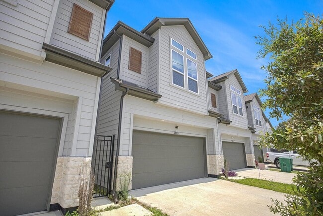 property at 5518 Rosslyn Rd