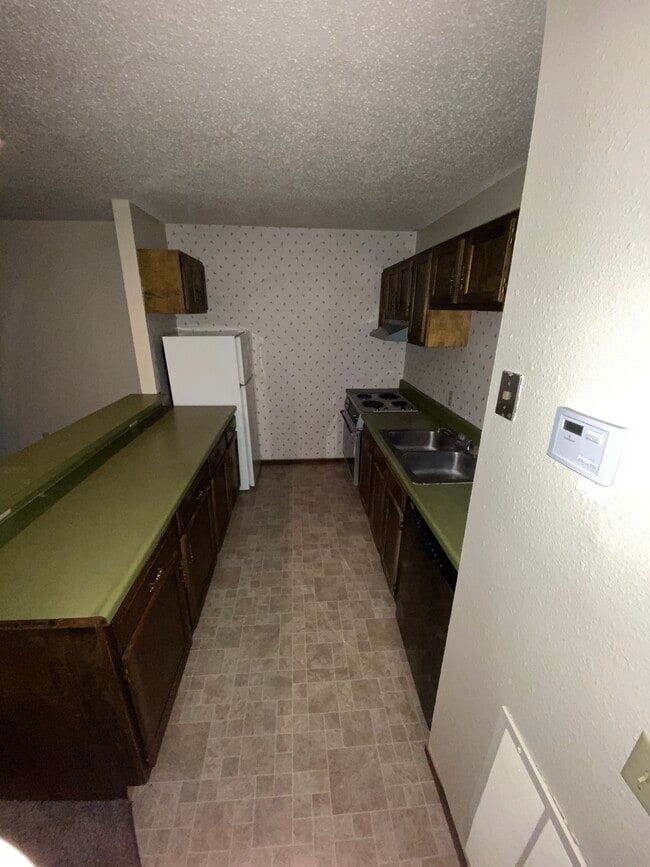 100 Plains St, Unit 51 in Dodge City, KS - Building Photo - Building Photo