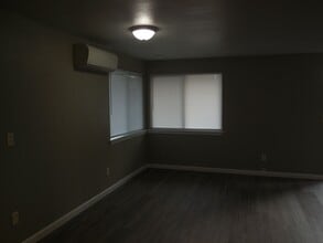 696 N Myrtle Rd in Myrtle Creek, OR - Building Photo - Building Photo