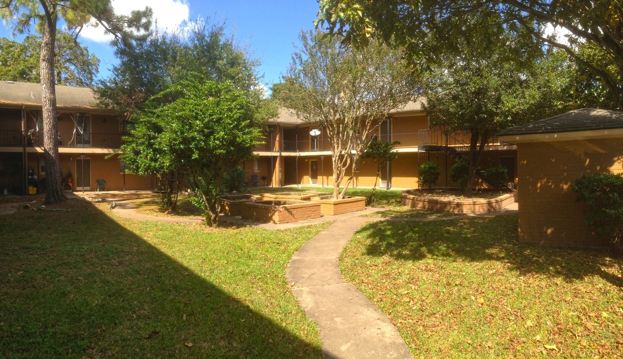 4011 Galveston Rd in Houston, TX - Building Photo