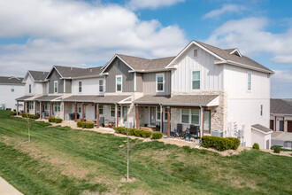 West End Apartments in Lawrence, KS - Building Photo - Building Photo