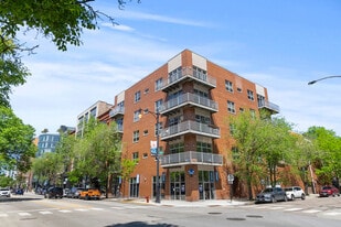 6 N May St in Chicago, IL - Building Photo