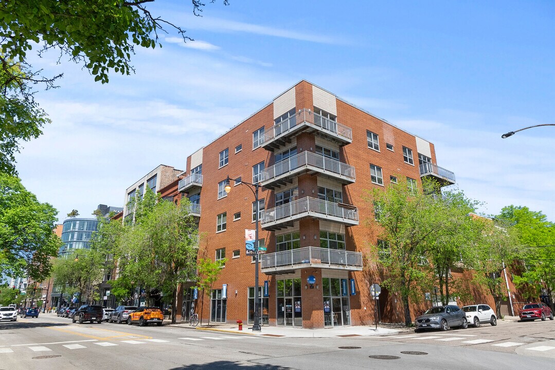 6 N May St in Chicago, IL - Building Photo