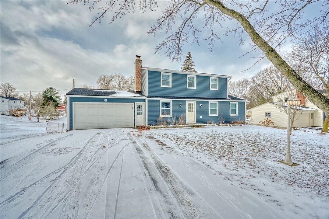 443 Fellows Rd in Fairport, NY - Building Photo