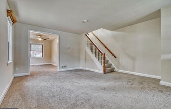 1035 Arncliffe Rd in Essex, MD - Foto de edificio - Building Photo