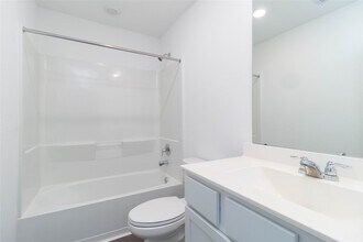 9411 Clearwater Bluff Ln in Houston, TX - Building Photo - Building Photo