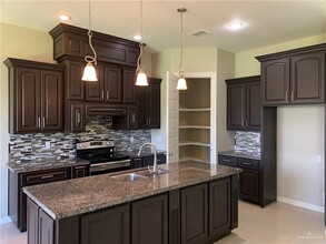 5120 Kendlewood Ave in McAllen, TX - Building Photo - Building Photo