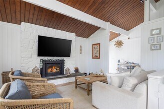 10 Cedar Ave in Southampton, NY - Foto de edificio - Building Photo