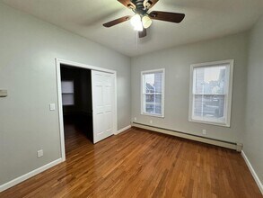 10 Pearl St, Unit 3 in Somerville, MA - Foto de edificio - Building Photo
