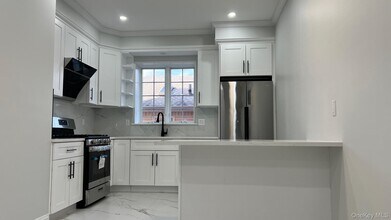 35-20 215th Pl in Queens, NY - Building Photo - Building Photo