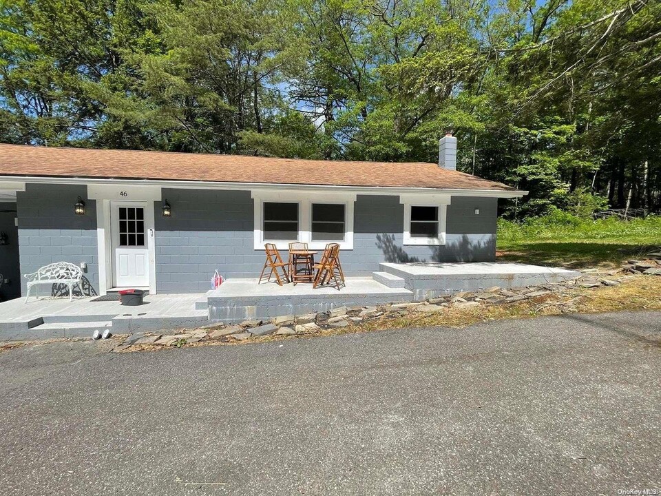 46 Morgan Hill Rd in Hurley, NY - Building Photo