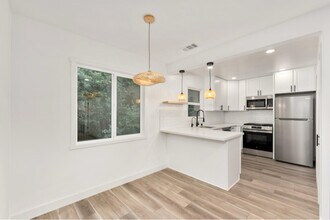 5370 Moddison Ave in Sacramento, CA - Foto de edificio - Building Photo