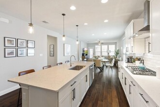 15904 Cessida St in Austin, TX - Foto de edificio - Building Photo
