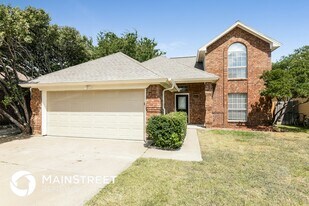 6304 Woodcreek Trail in Fort Worth, TX - Building Photo