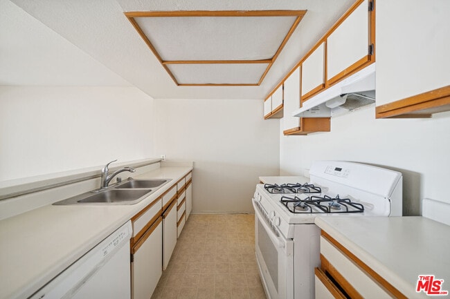 1519 N Martel Ave in Los Angeles, CA - Foto de edificio - Building Photo