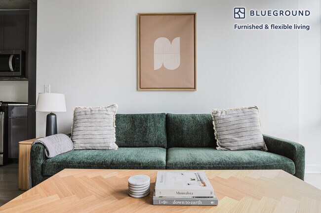311 W Illinois St in Chicago, IL - Building Photo - Building Photo