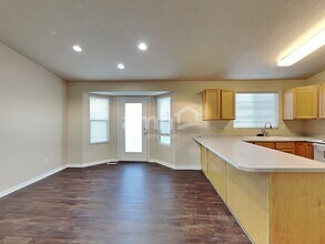 1977 Fremont Crest Ave in Syracuse, UT - Building Photo - Building Photo