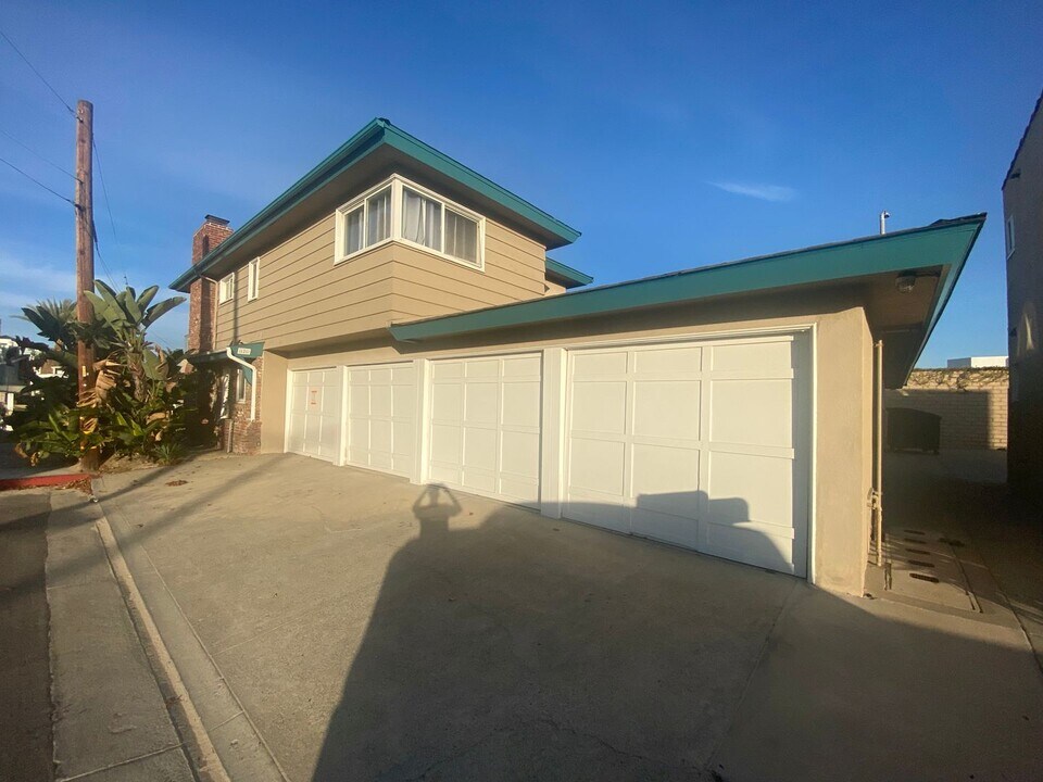 626 Clubhouse Ave in Newport Beach, CA - Building Photo