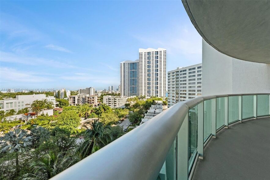 1500 Bay Rd in Miami Beach, FL - Building Photo