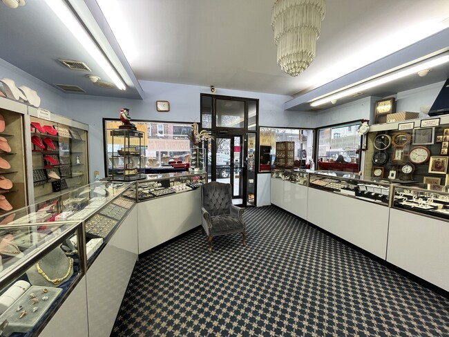 31-32 Ditmars Blvd