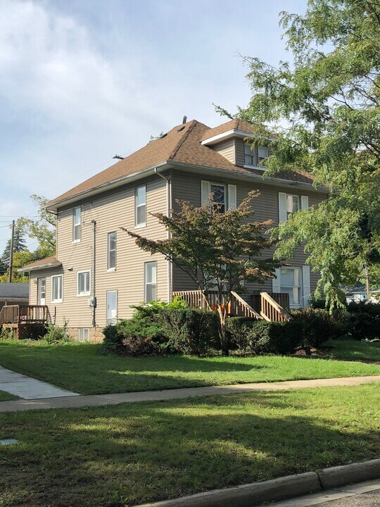 1000 S University St in Mt. Pleasant, MI - Foto de edificio