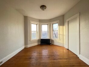 122 Bergen Ave, Unit 1 in Jersey City, NJ - Building Photo - Building Photo