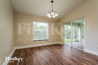 555 Kingsbury Ln in Lehigh Acres, FL - Foto de edificio - Building Photo