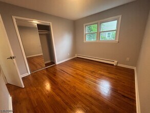 34 Warman St in Montclair, NJ - Building Photo - Building Photo