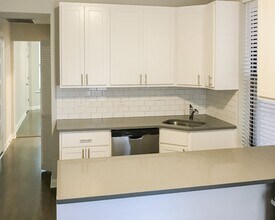 2730 N Wayne Ave, Unit 2D in Chicago, IL - Building Photo - Building Photo