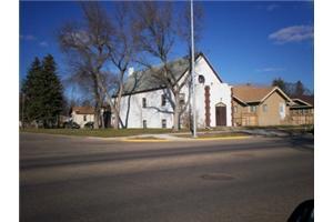 601 SE 3rd St in Jamestown, ND - Building Photo