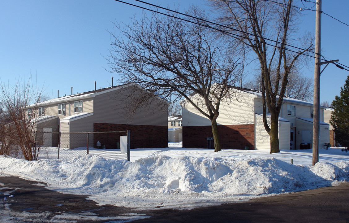 Mercer Courts in Toledo, OH - Building Photo