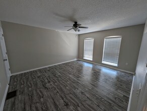 4630 Ashburn Square Dr in Tampa, FL - Building Photo - Building Photo