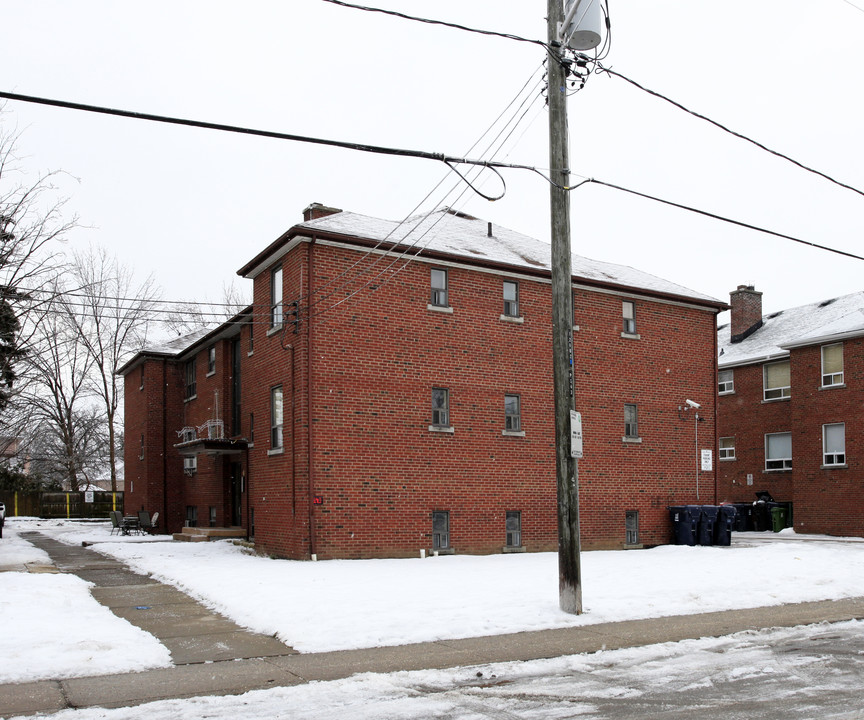 143 Woodward Ave in Toronto, ON - Building Photo