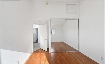 1108 Termino Ave, Unit 301 in Long Beach, CA - Foto de edificio - Building Photo