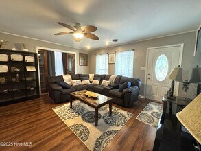 6017 E Red Oak Ct in Jacksonville, NC - Building Photo - Building Photo