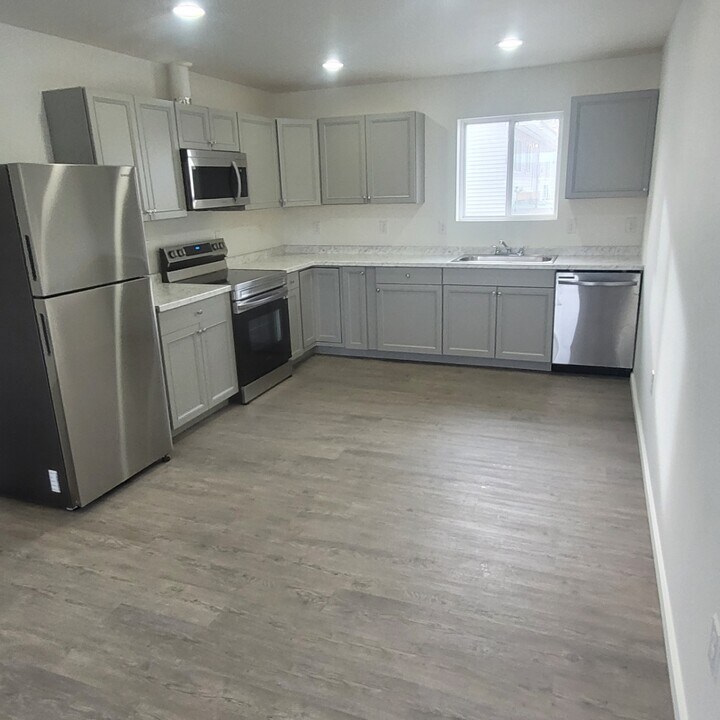 207-207 S Spruce St in Warden, WA - Building Photo