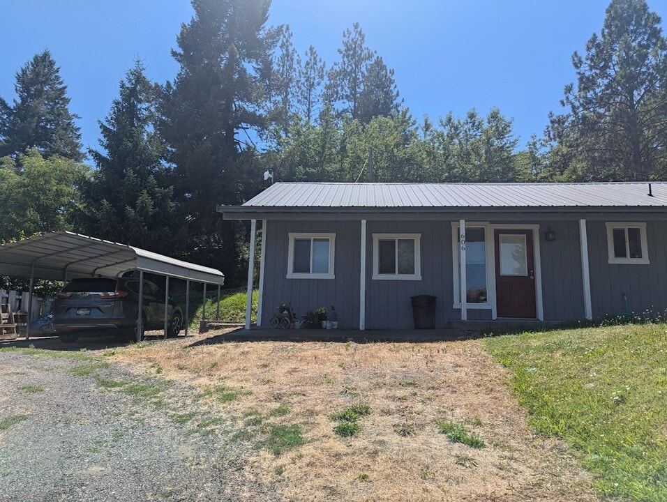 606 Aspen St in Kamiah, ID - Building Photo