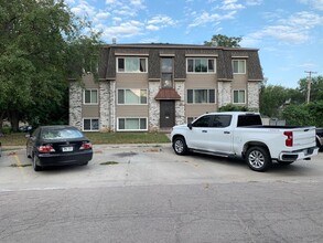 945 S 12th St in Lincoln, NE - Foto de edificio - Building Photo