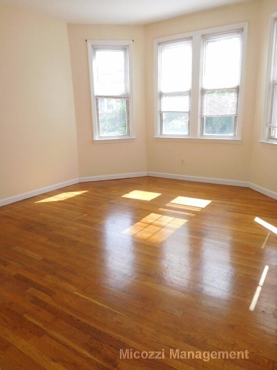 11 Lorraine Terrace-Unit -1-2-MM in Boston, MA - Building Photo