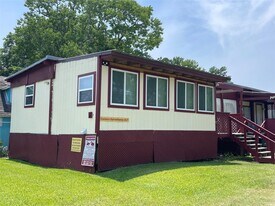 110 20th St in San Leon, TX - Building Photo