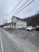 576 Slateford Rd in Mount Bethel, PA - Building Photo
