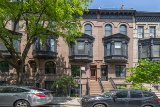 123 E 95th St in New York, NY - Foto de edificio - Building Photo